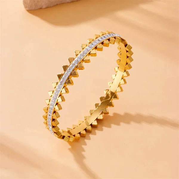 Cutwork Zircon Handcuff (Anti Tarnish)