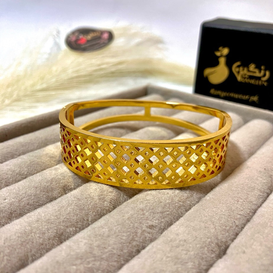 Elysian Handcuff
