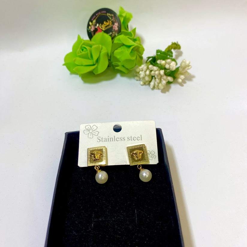 Versase Pearl Earrings