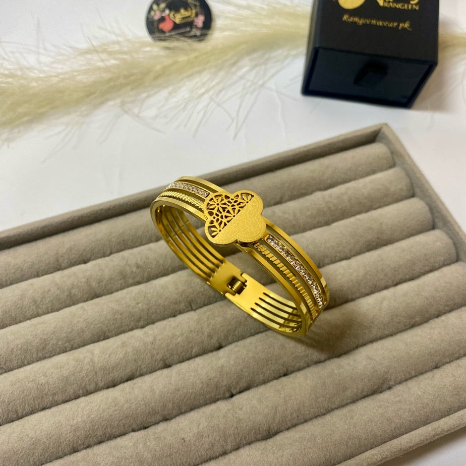 Clove π Zircon Handcuff