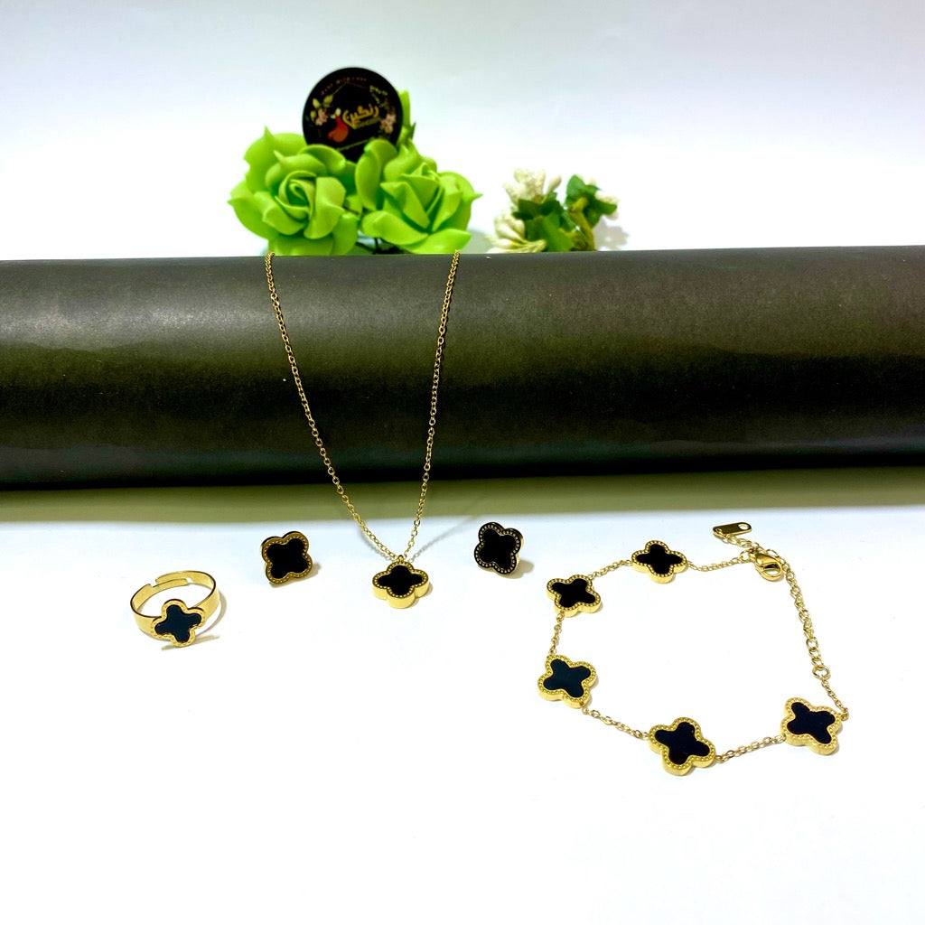 Clover Set Black with Bracelet (Anti Tarnish)