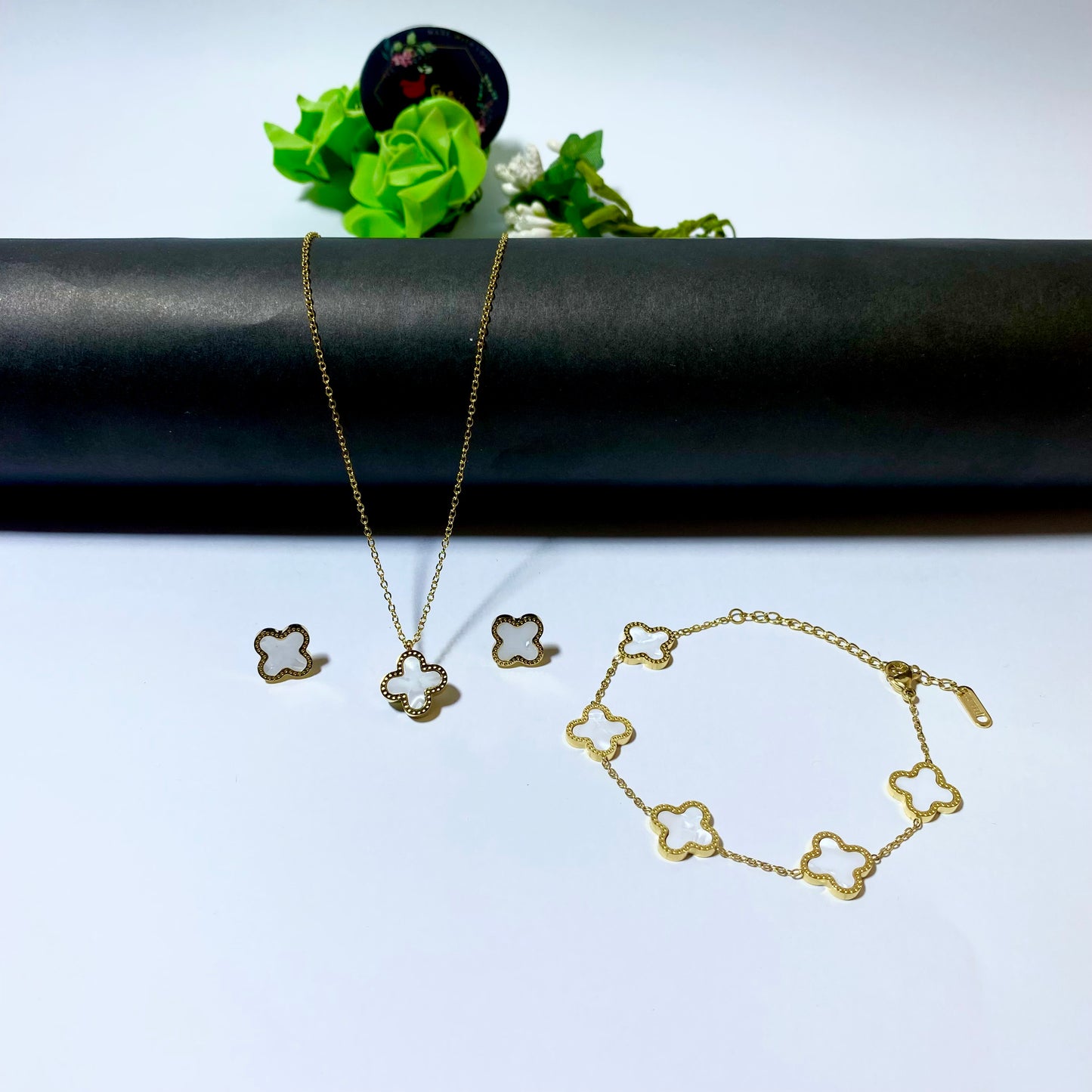 Clover Set White with Bracelet (Anti Tarnish)