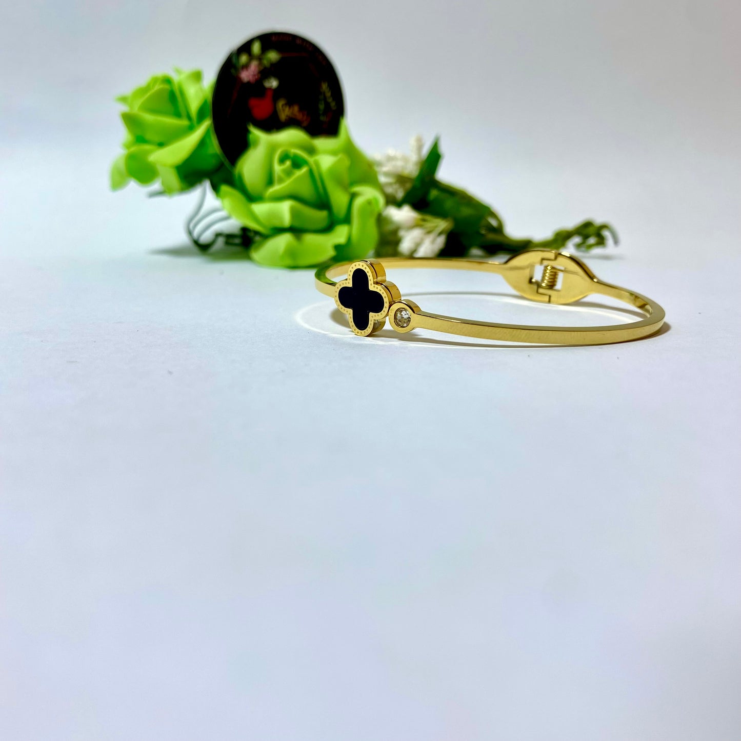 Clover Handcuff (Anti Tarnish)
