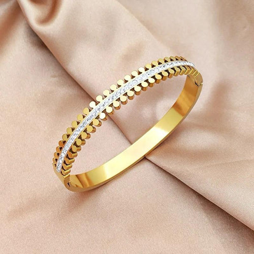 Cutwork Zircon Handcuff