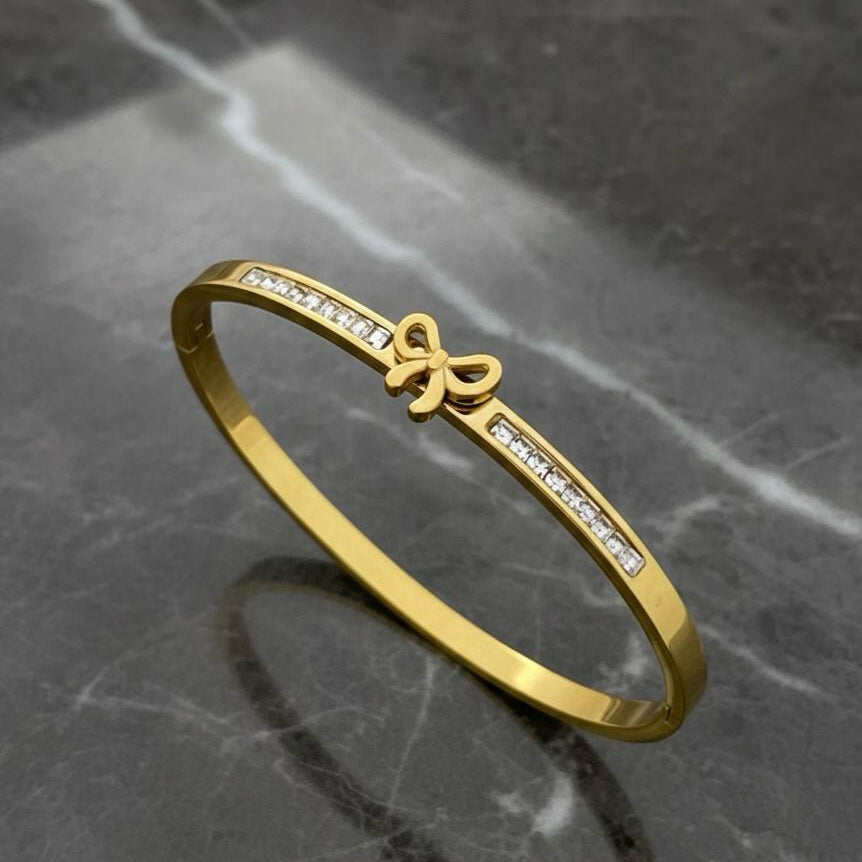 Bow Diamond Handcuff