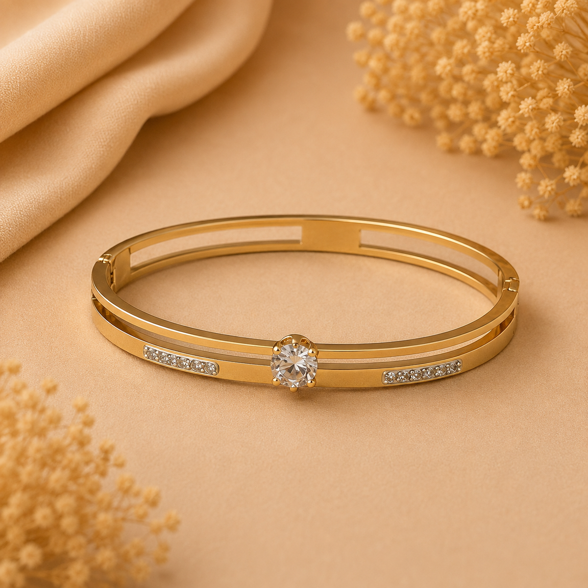 Eira Diamondtees Handcuff