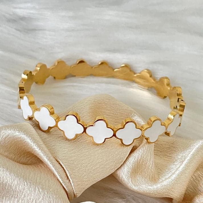 Clover Handcuff (Anti Tarnish)
