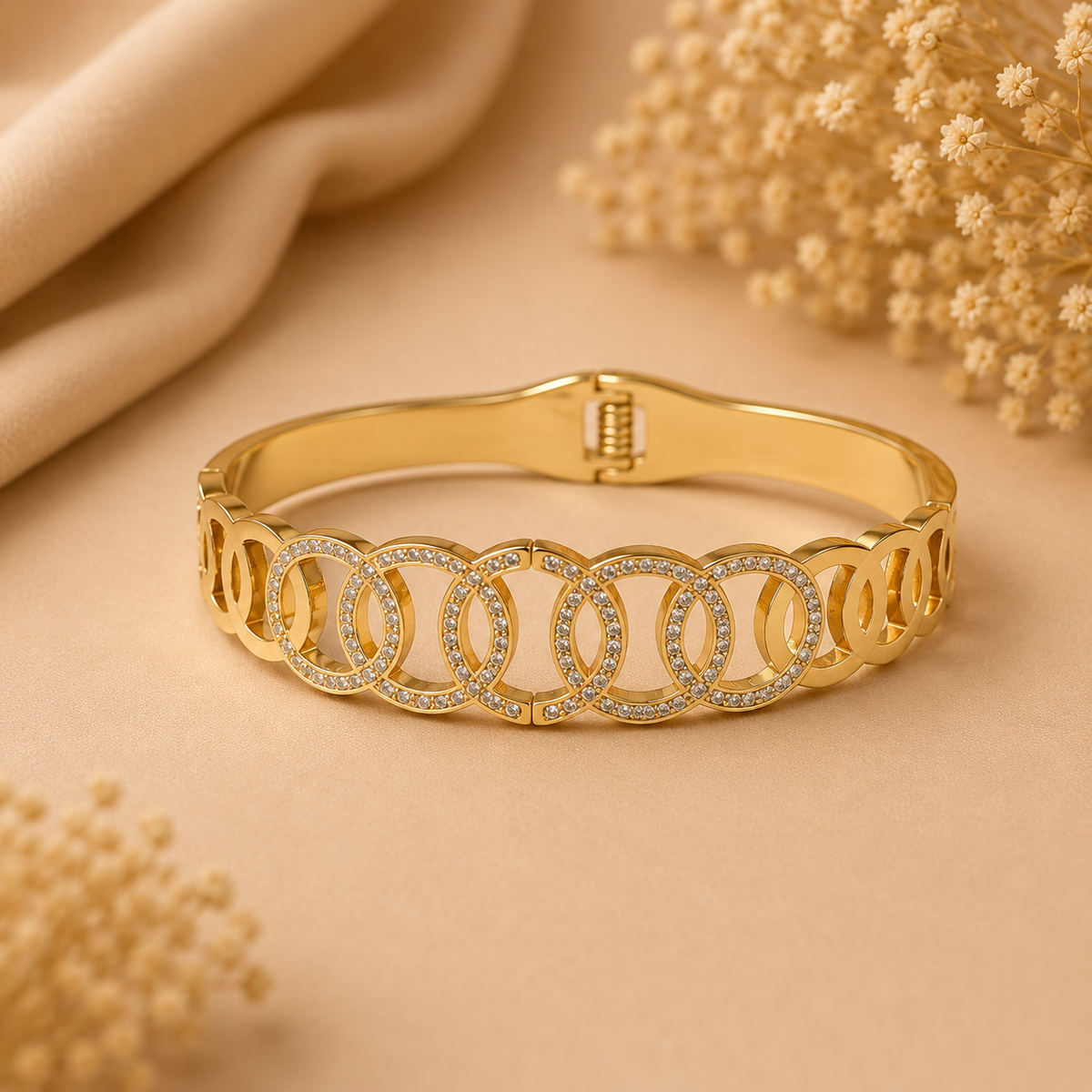 Eira Round Handcuff