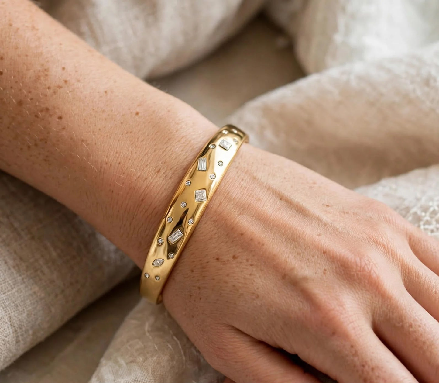 Crown π Handcuff