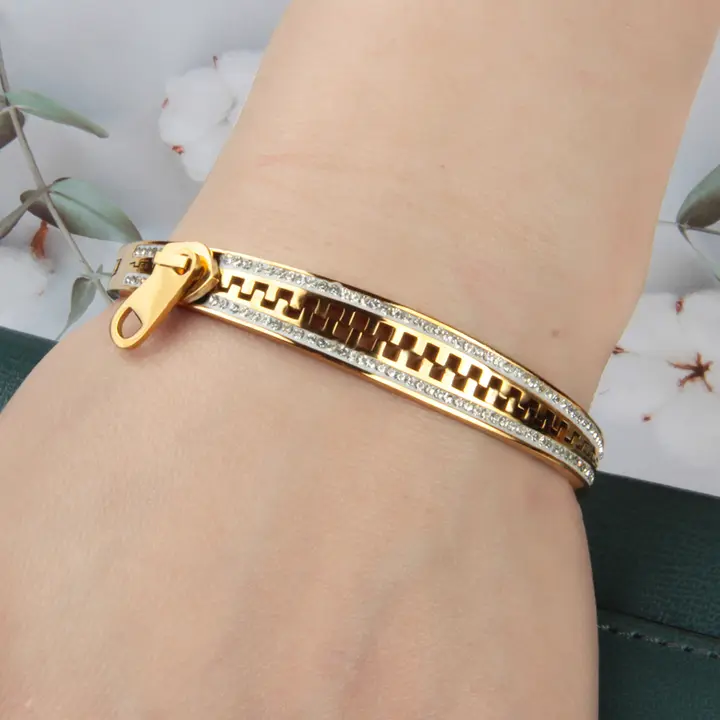 Cita Zipper Cuff
