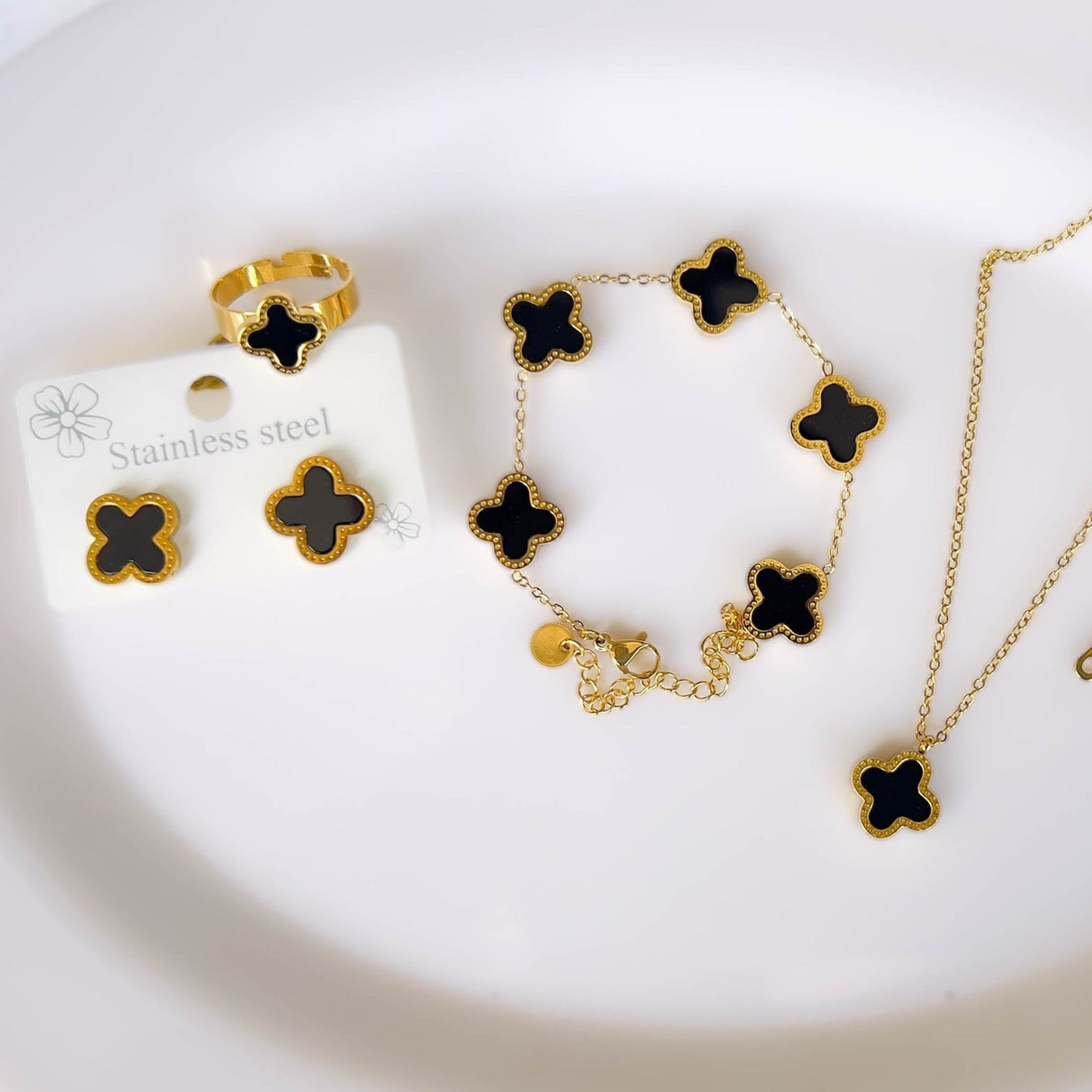 Clover Set Black with Bracelet (Anti Tarnish)
