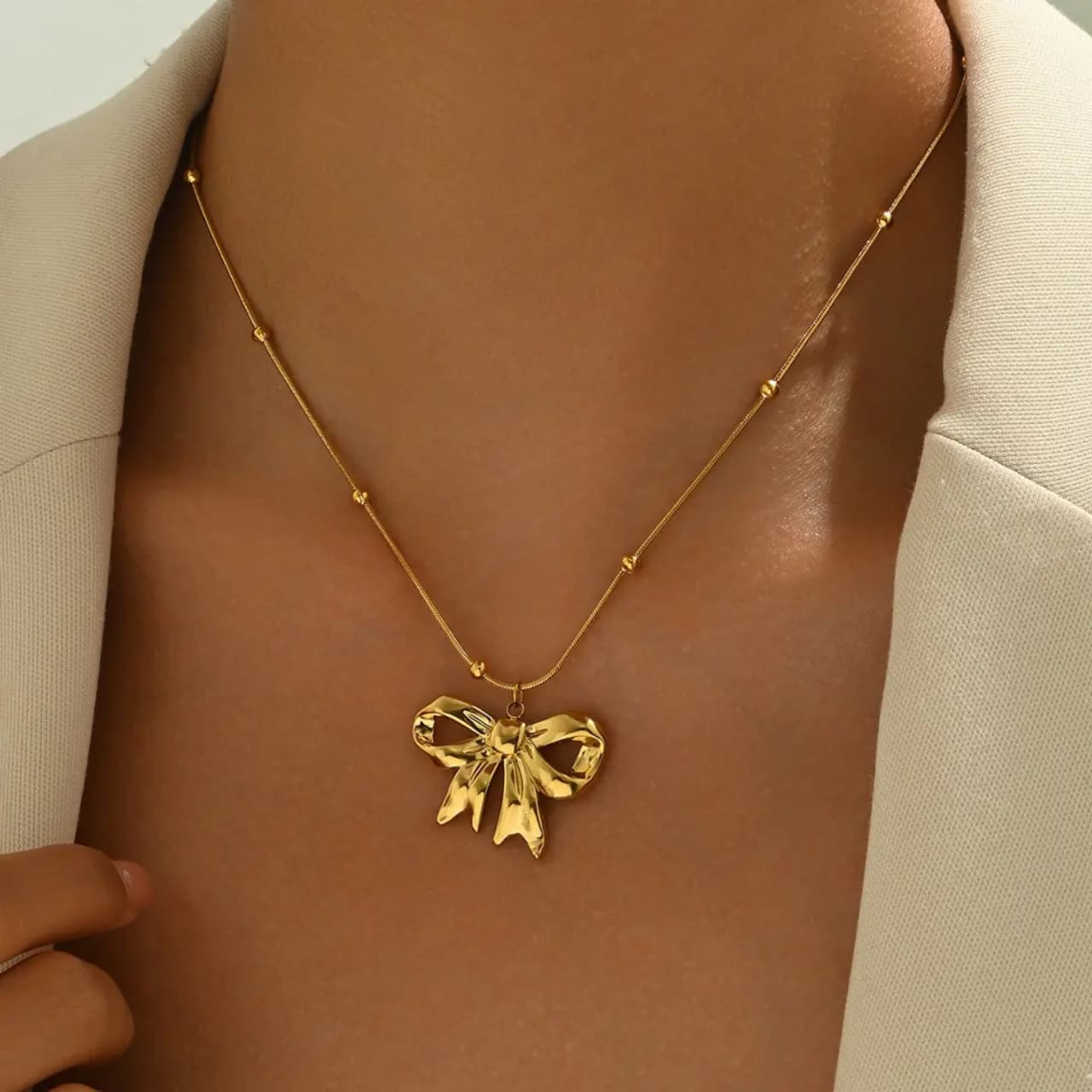 Bow Necklace