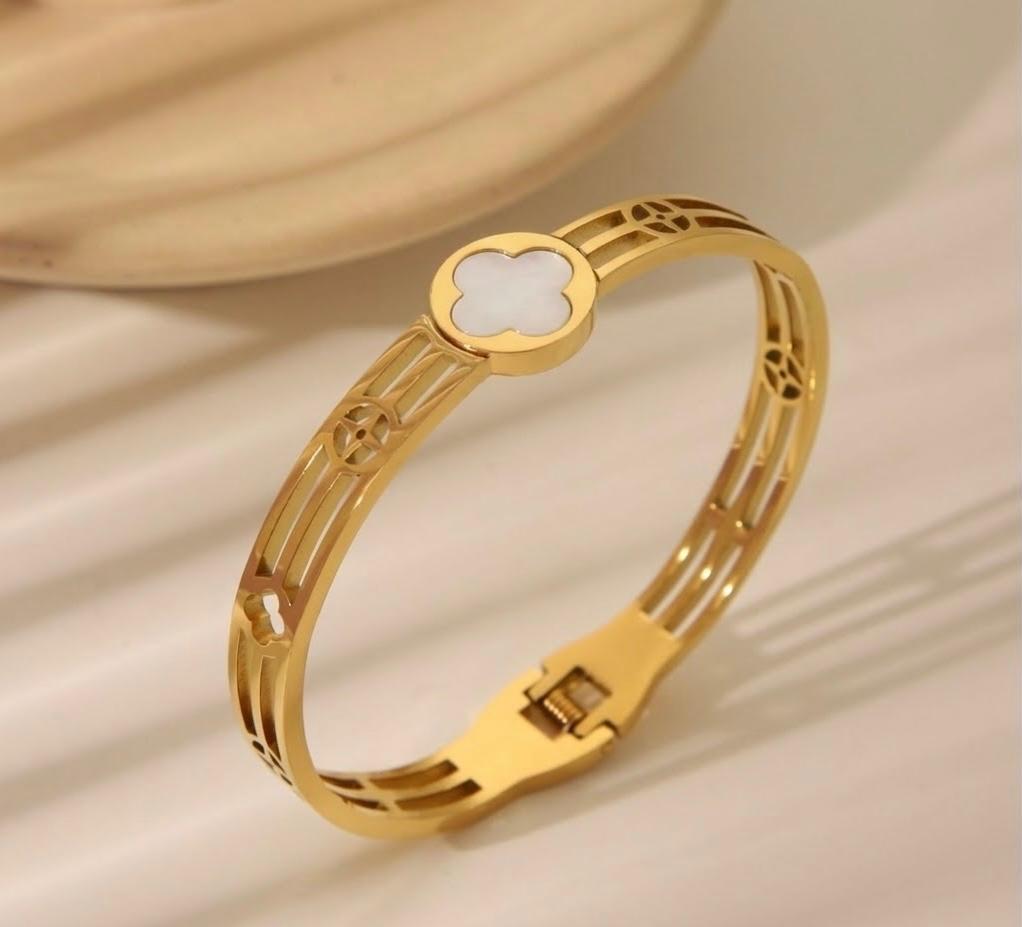 Clover White Handcuff