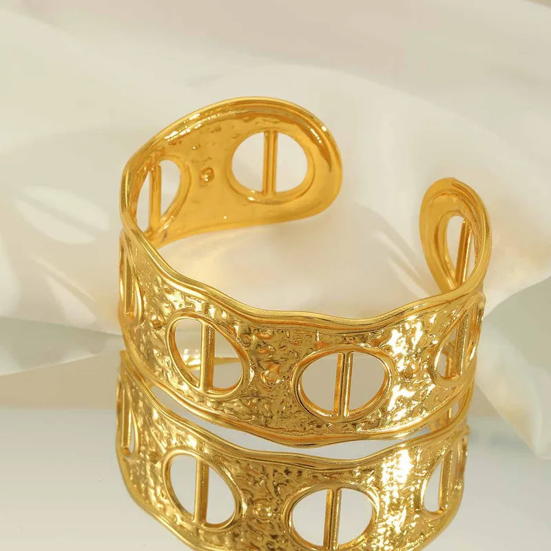 Fleur Circular Handcuff
