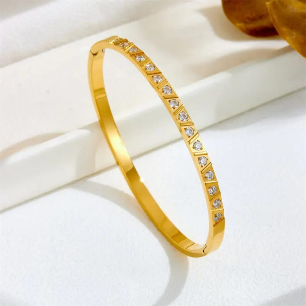 V Stone Handcuff