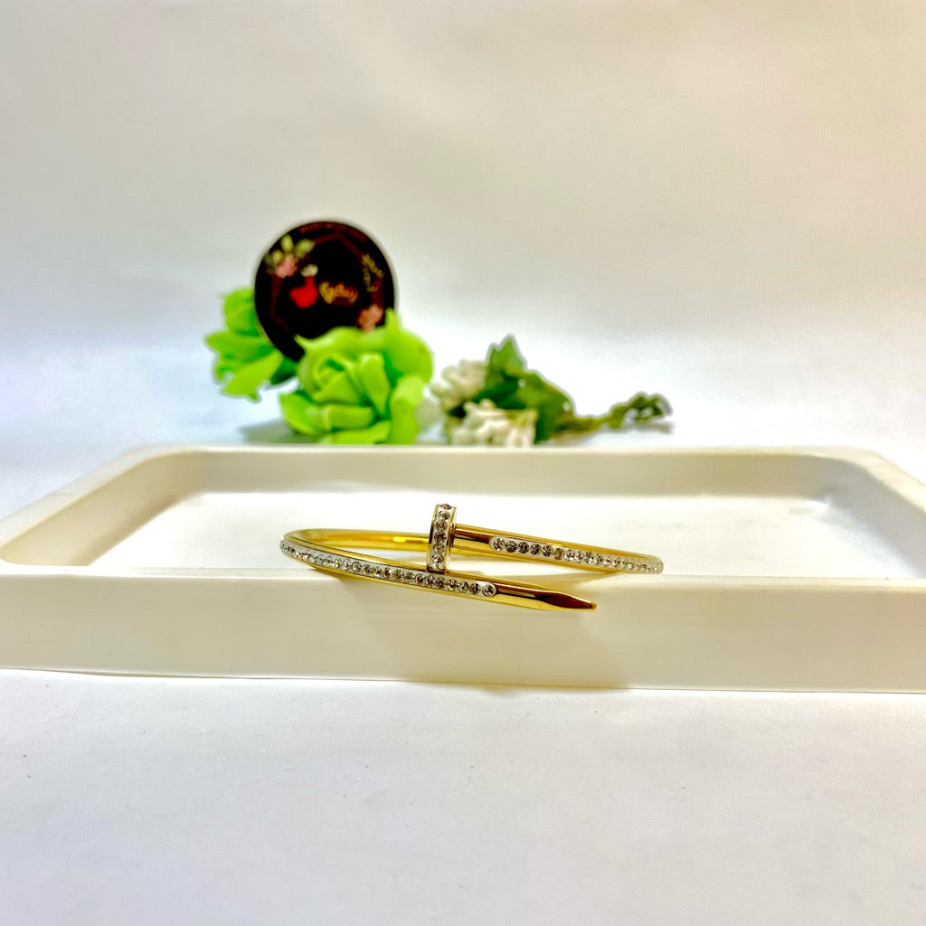 Cartier Nail Zircon Handcuff (Golden) (Anti Tarnish)