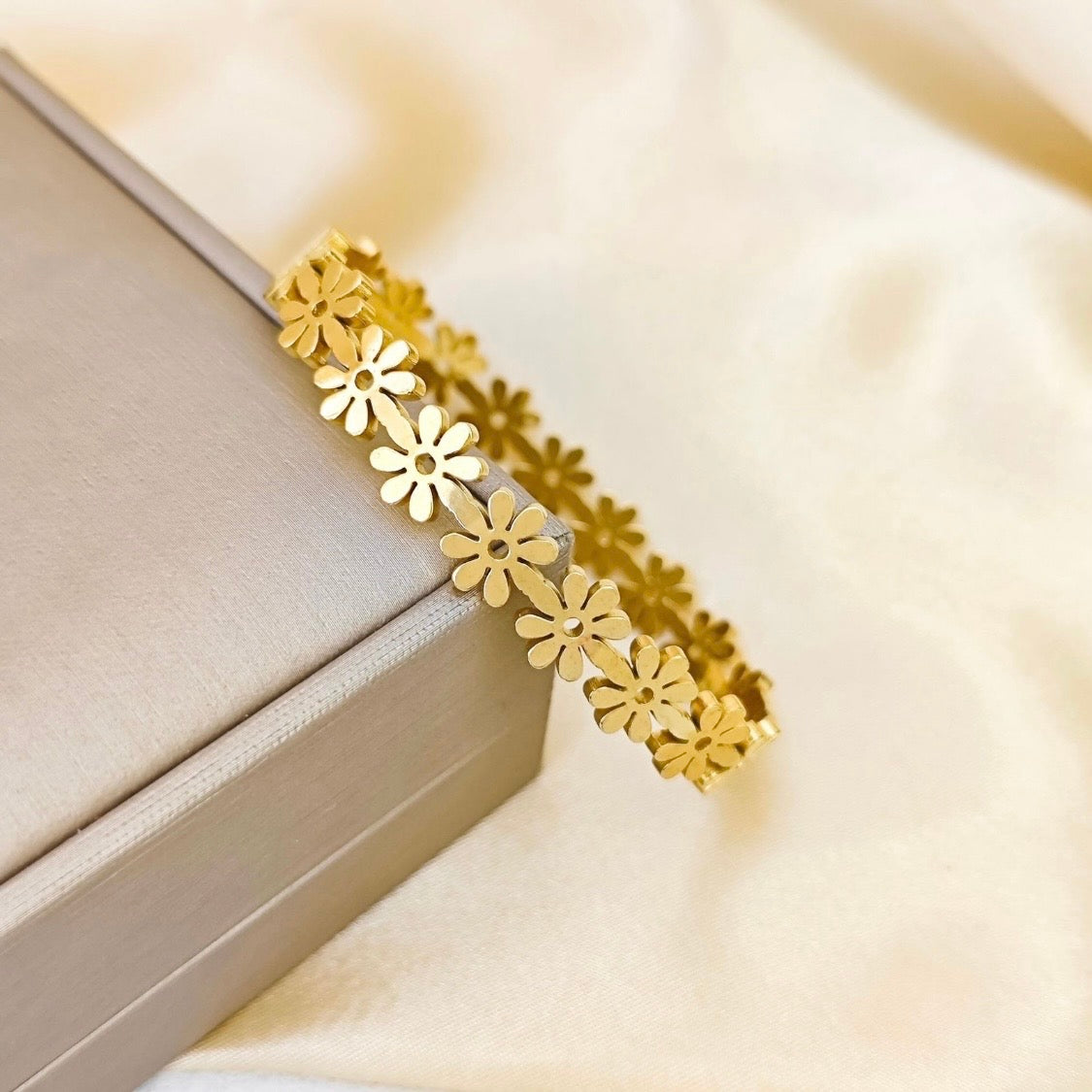 Aura Floral Bracelet