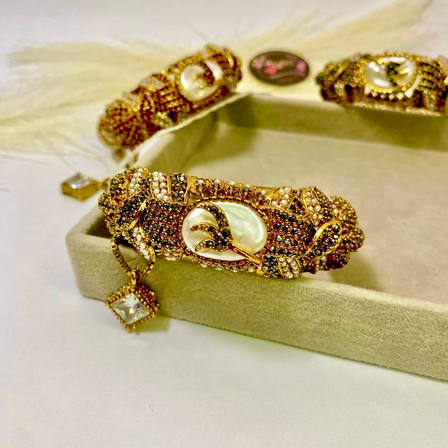 Pearl Cresent Turkish Handcuff