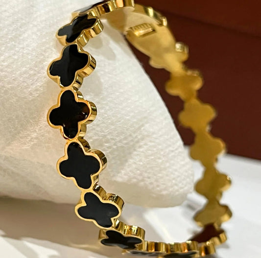Clover Handcuff (Anti Tarnish)