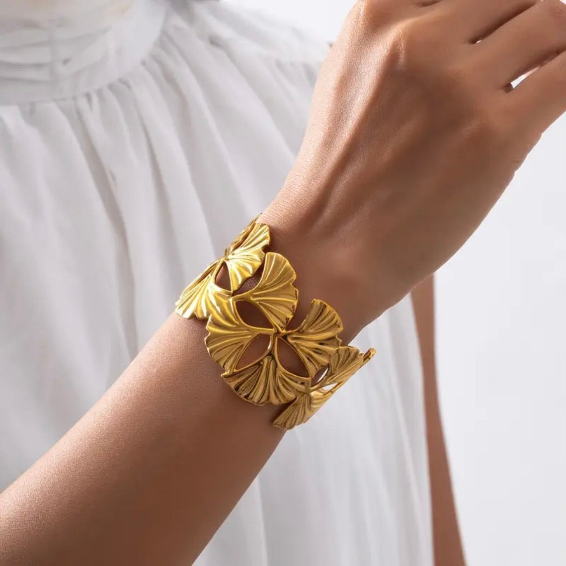 Floris Handcuff (Anti Tarnish)