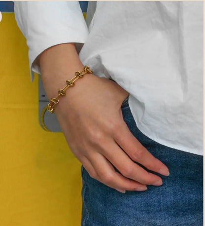 Bracelet Twisted Knot