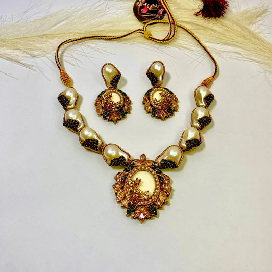 Harem Whisper Turkish Pearl Necklace Green