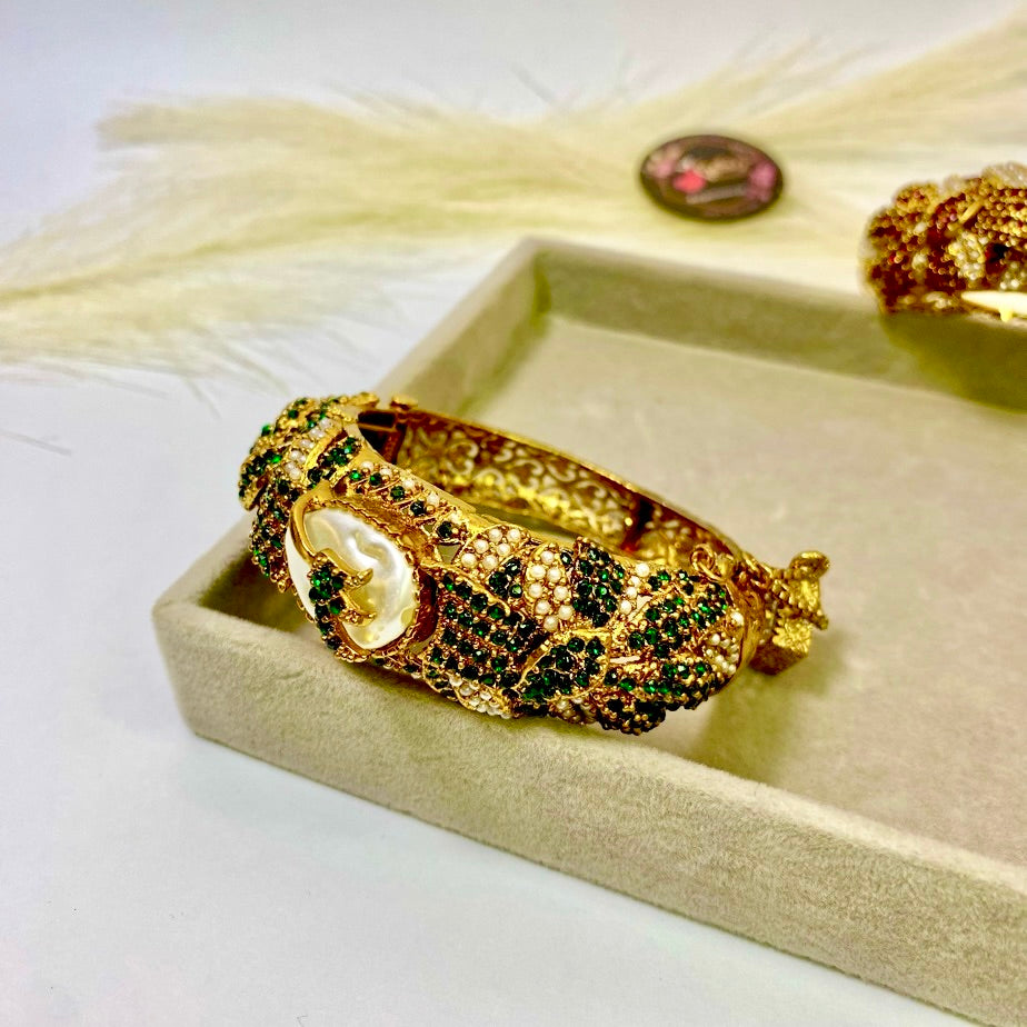 Pearl Cresent Turkish Handcuff