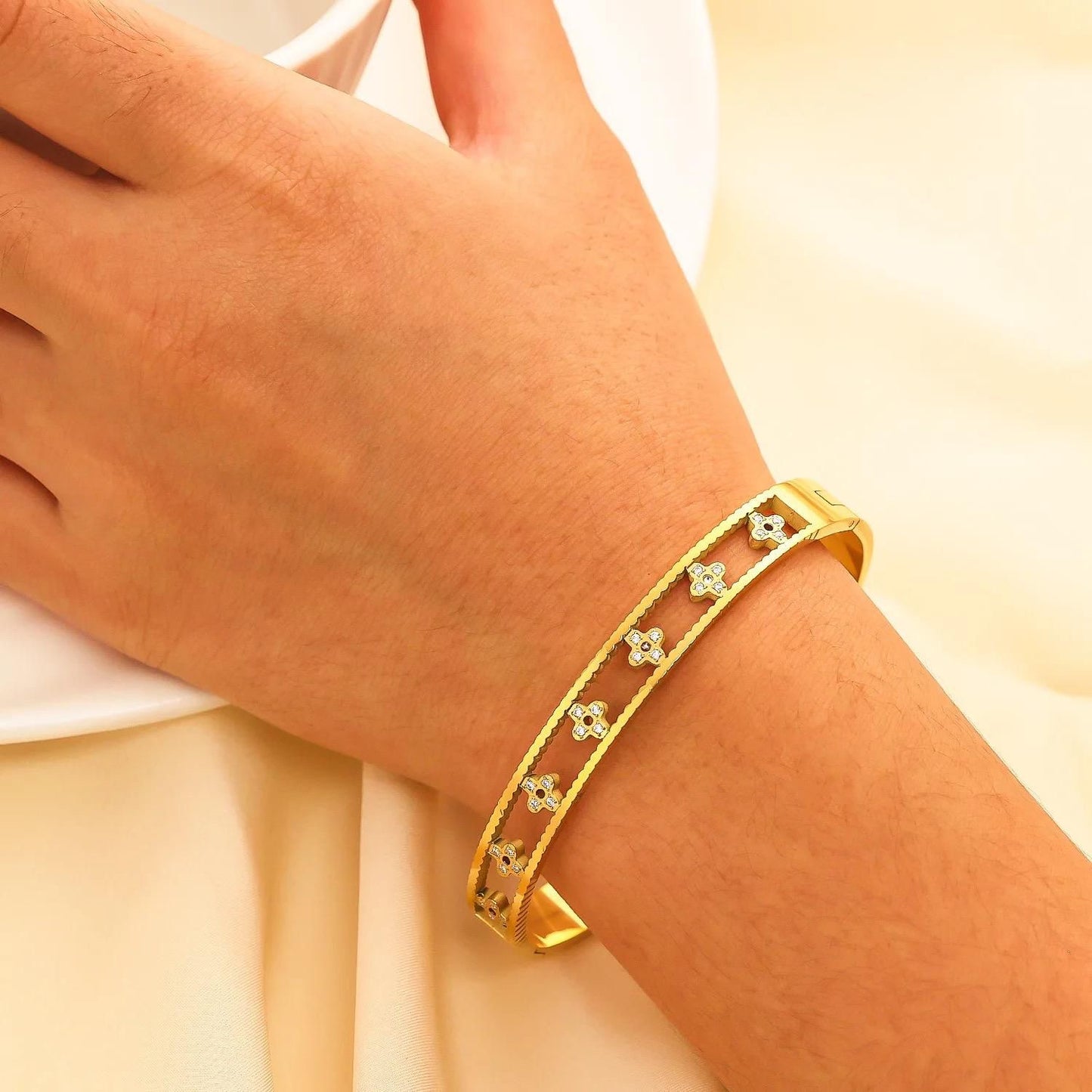 Floral Zircon Handcuff