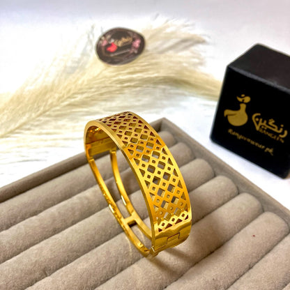 Elysian Handcuff