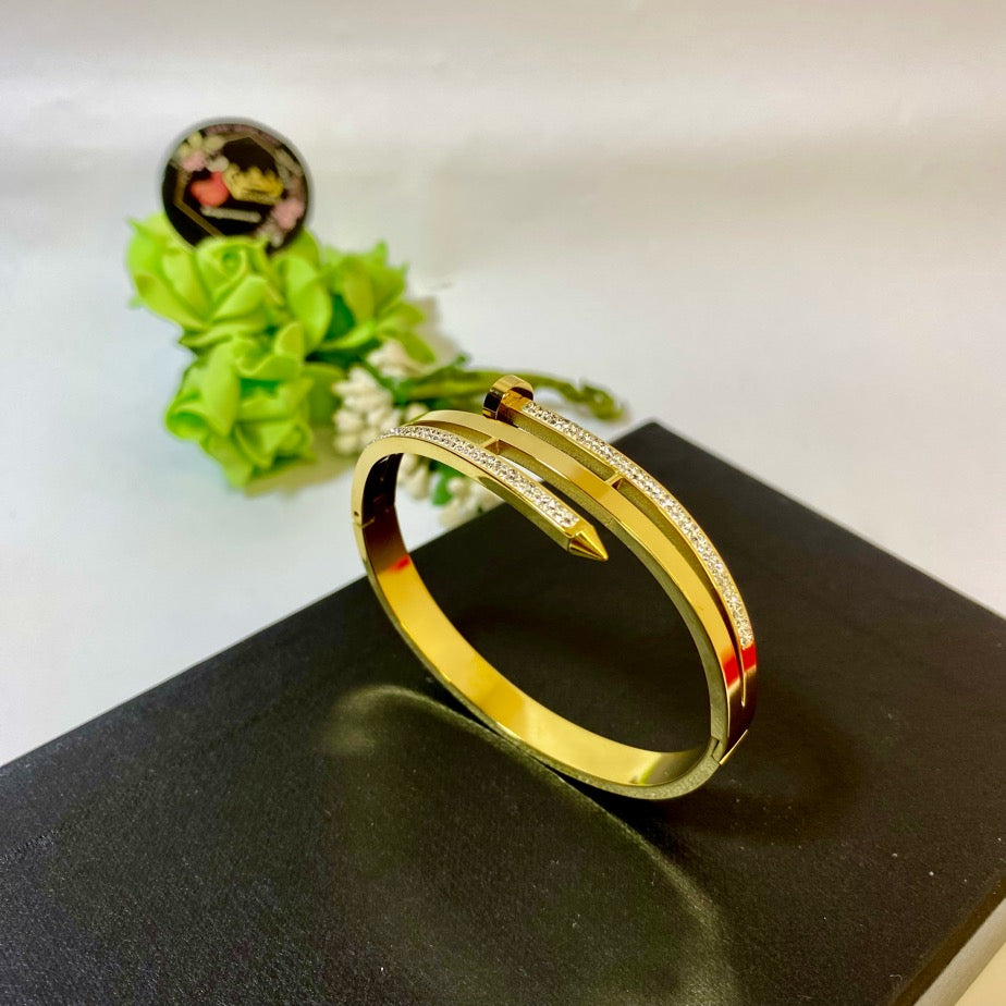 Nail Zircon Handcuff (Anti Tarnish)