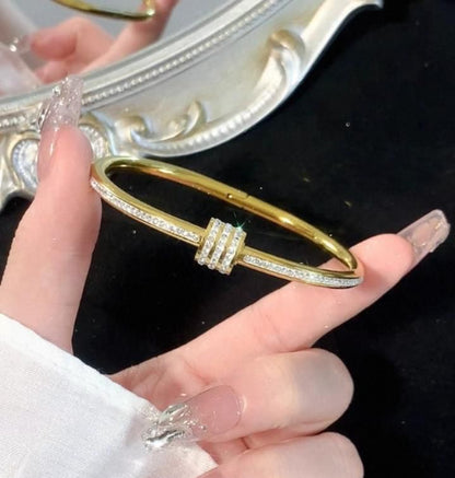 Buckle Zircon Handcuff