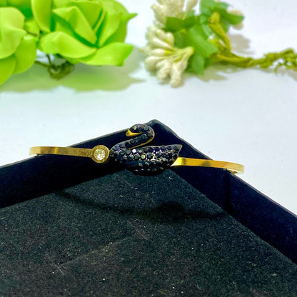 Swan Handcuff (Anti Tarnish)
