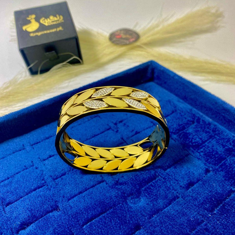 Chunky Zircon Handcuff