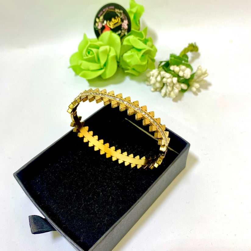 Cutwork Zircon Handcuff (Anti Tarnish)