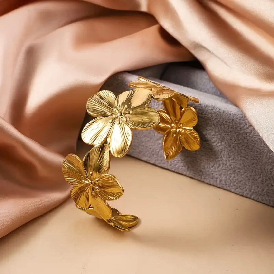 Floral Handcuff (Anti Tarnish)