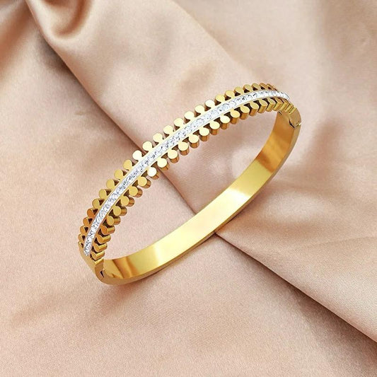 Cutwork Zircon Handcuff