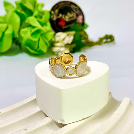 Luna Circle Ring