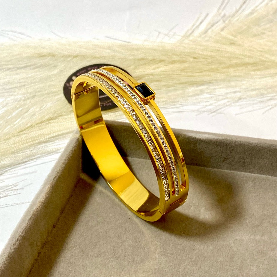 Diamond Zircon Handcuff (Anti Tarnish)