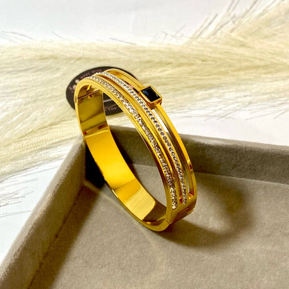 Diamond Zircon Handcuff (Anti Tarnish)