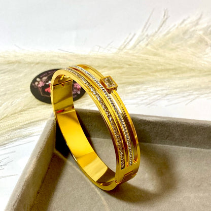 Diamond Zircon Handcuff (Anti Tarnish)