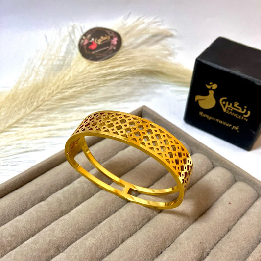 Elysian Handcuff