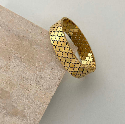 Clover Handcuff (Anti Tarnish)