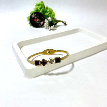 Clover Black Stone Handcuff