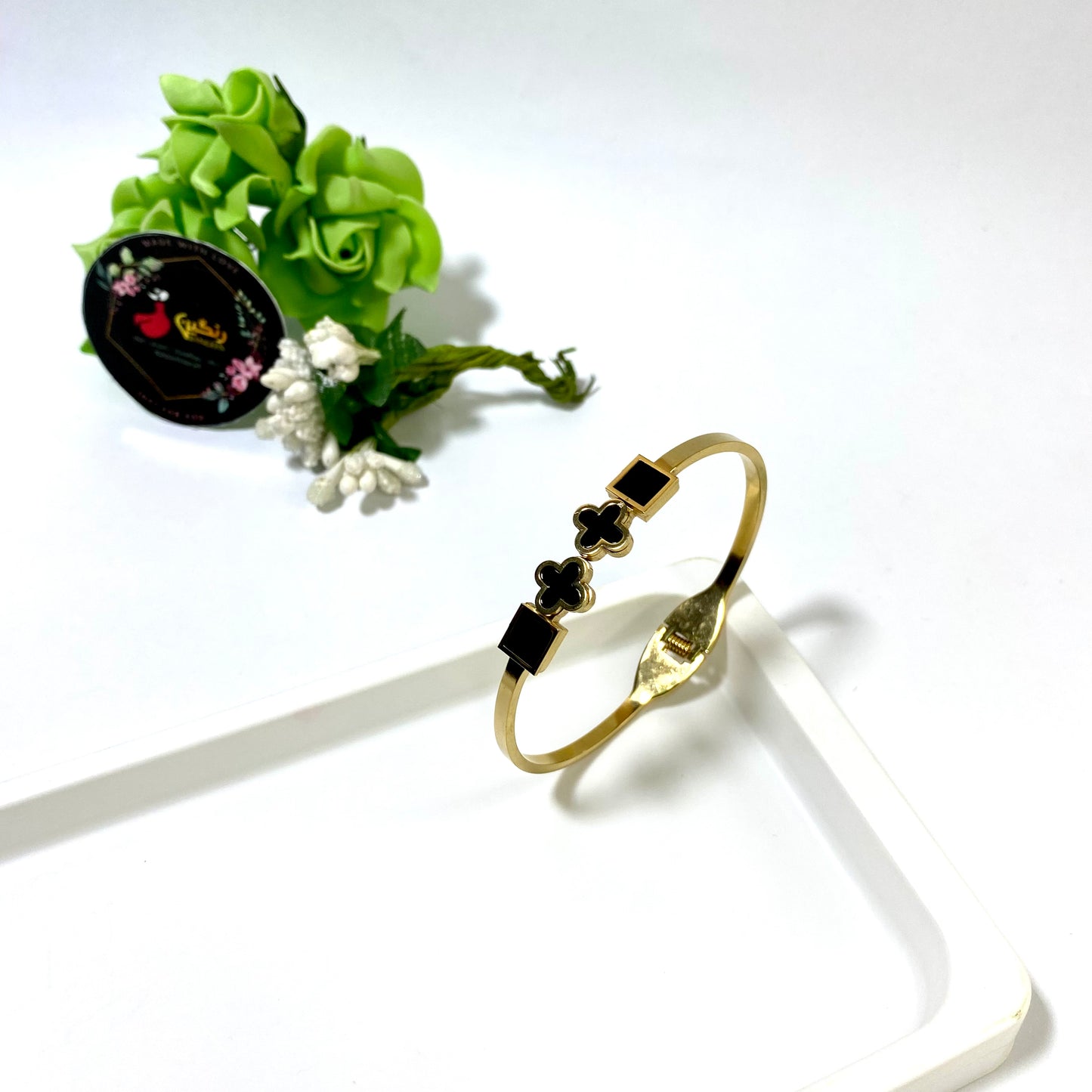 Clover Black Stone Handcuff