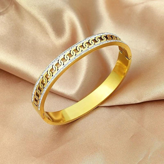 Relic Diamentees Handcuff