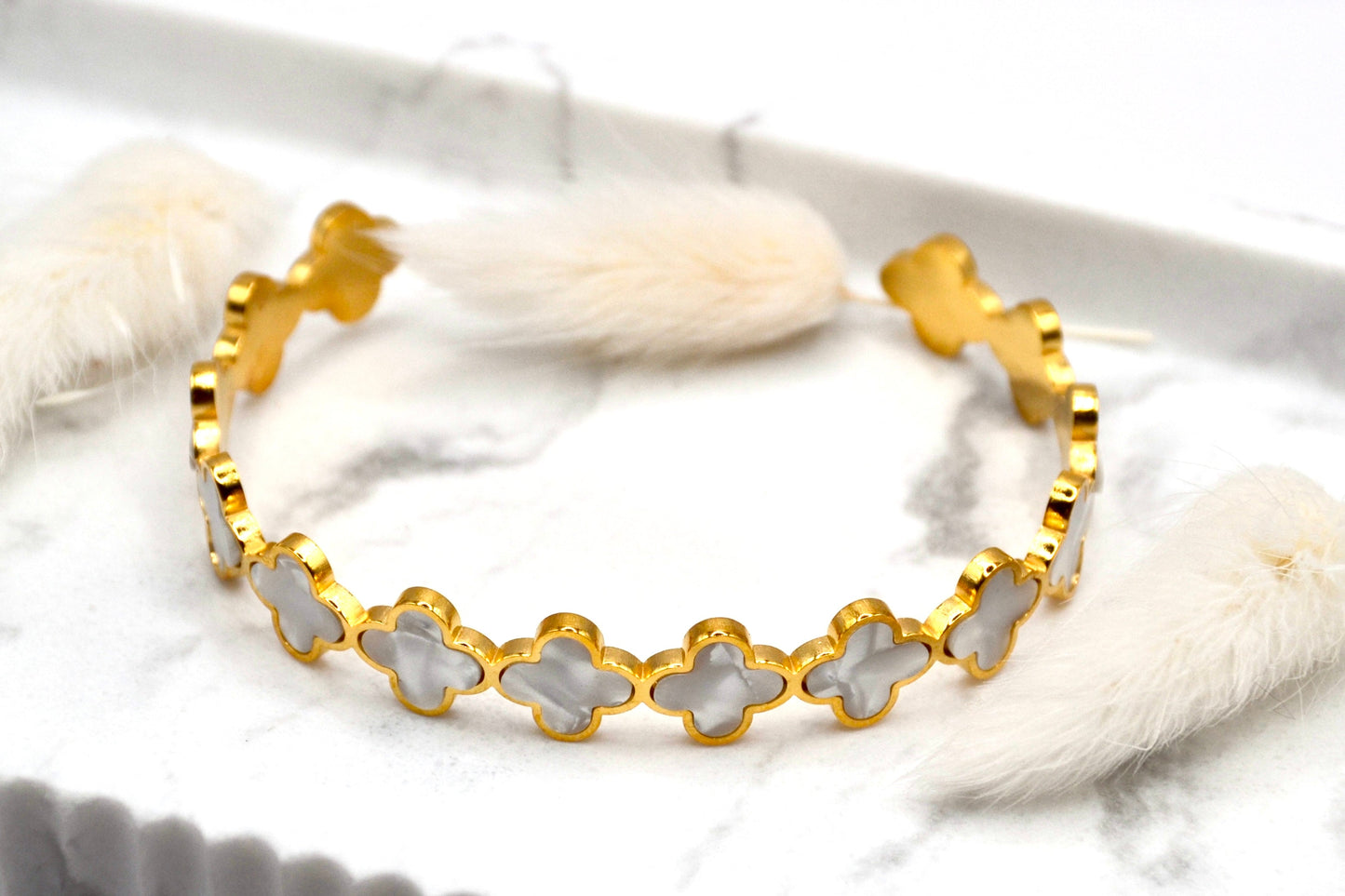 Clover Handcuff White (Adjustable)