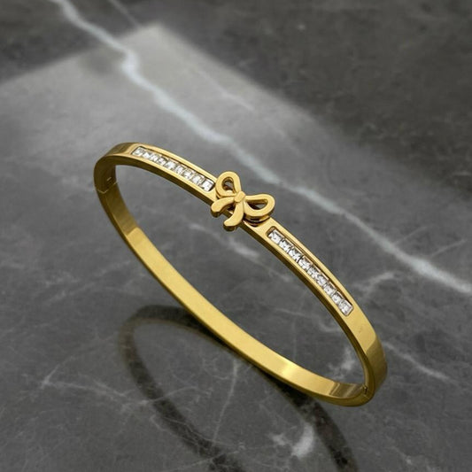 Bow Diamond Handcuff