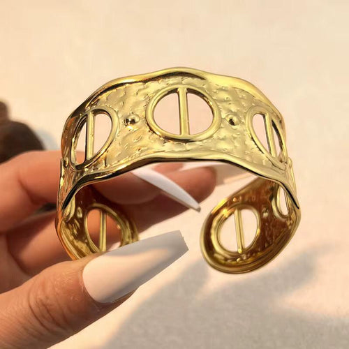 Fleur Circular Handcuff