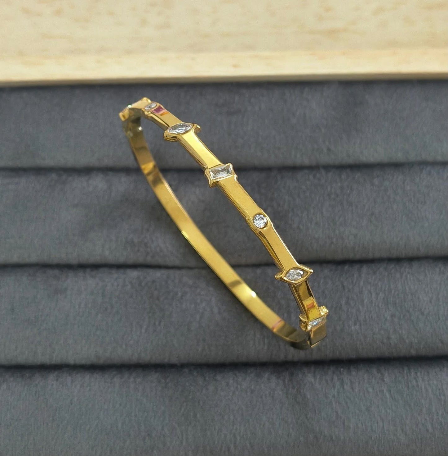 Crystal Handcuff
