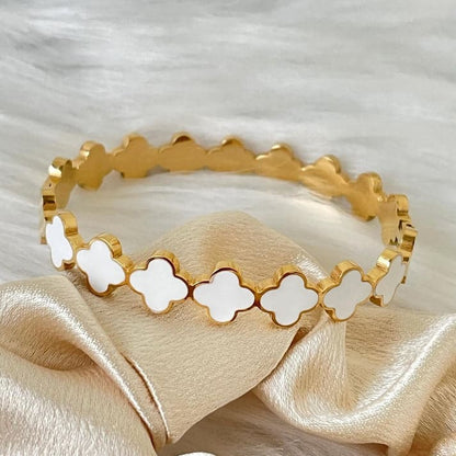 Clover Handcuff (Anti Tarnish)